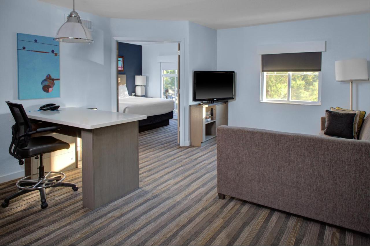 One Bedroom King Suite at HYATT house Philadelphia/Plymouth Meeting
