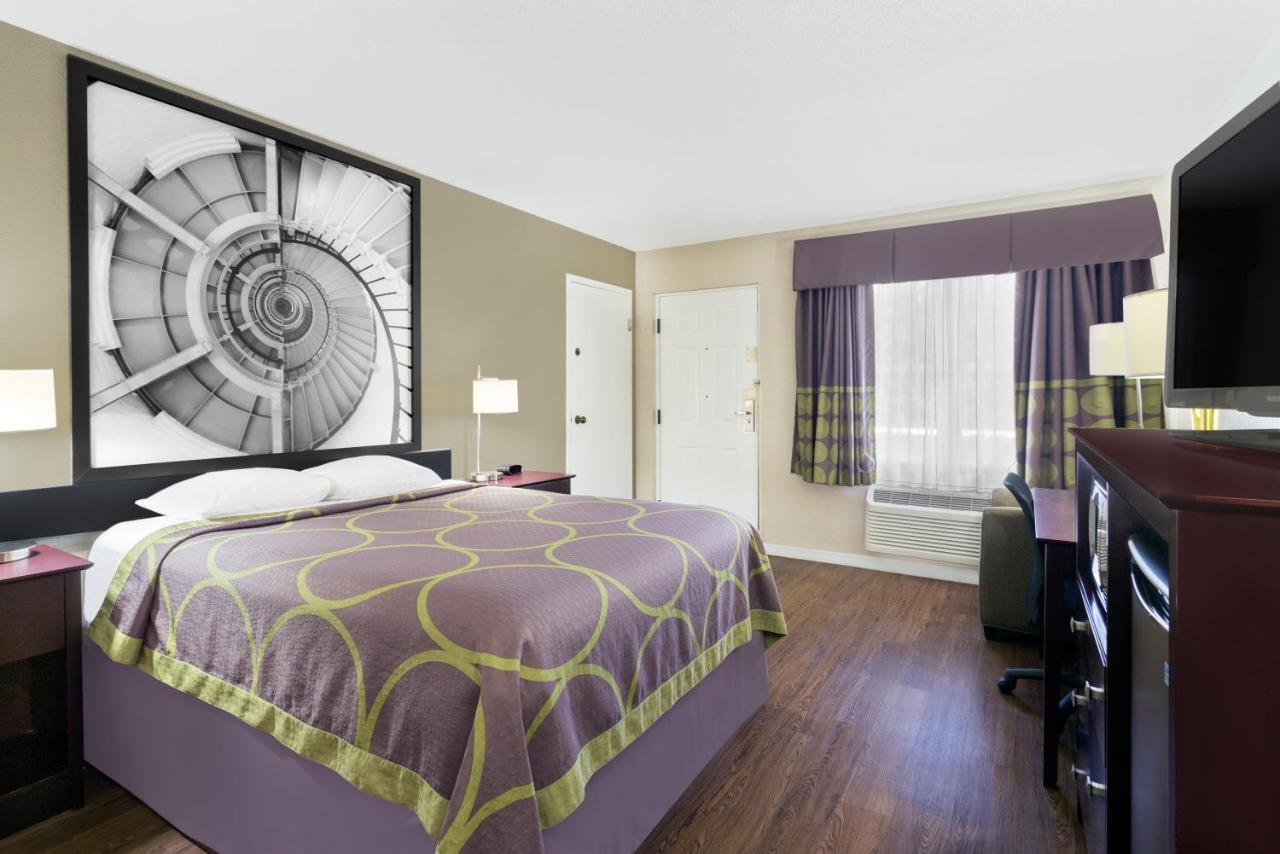 Queen Room with Mobility/Hearing Access - Non-Smoking at Super 8 by Wyndham Ellenton Bradenton Area