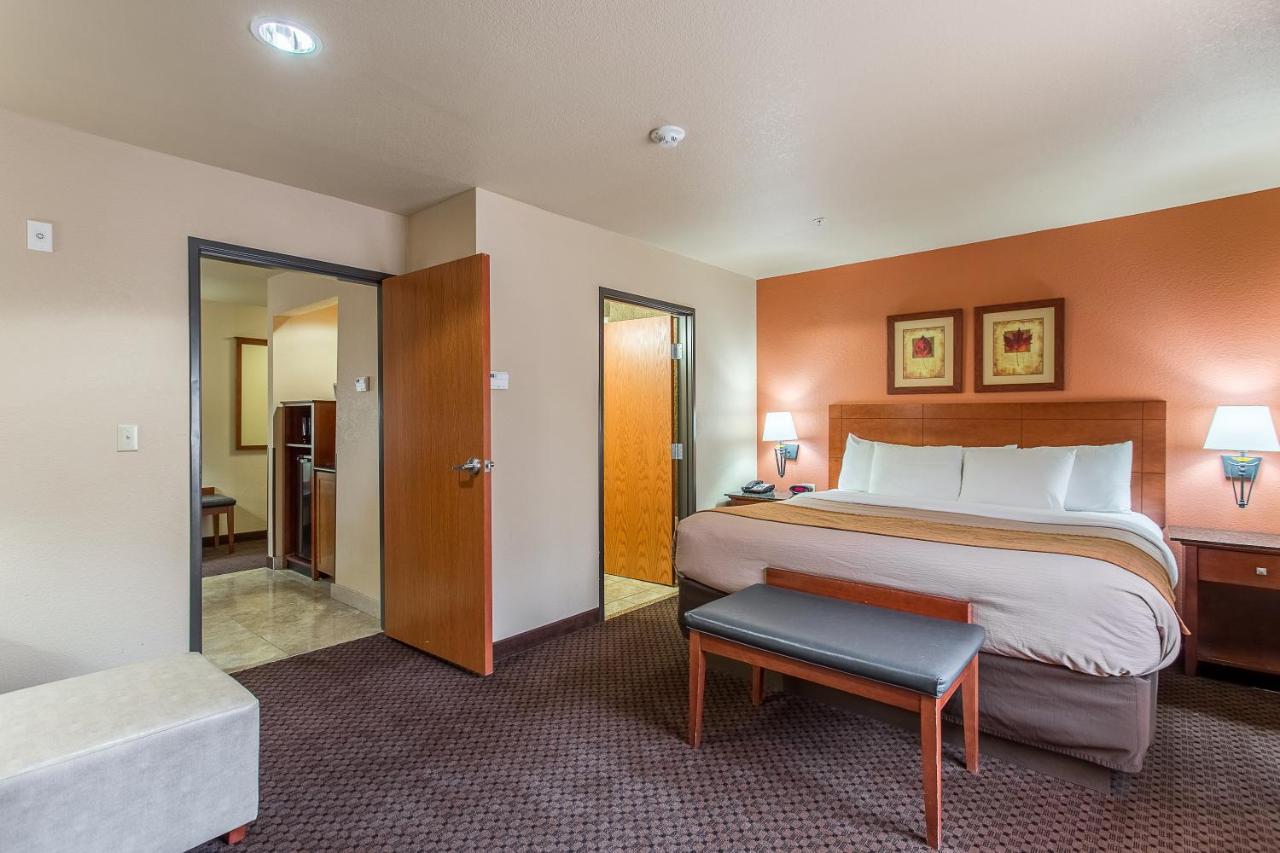 One-Bedroom Suite at Hotel Ruidoso - Midtown