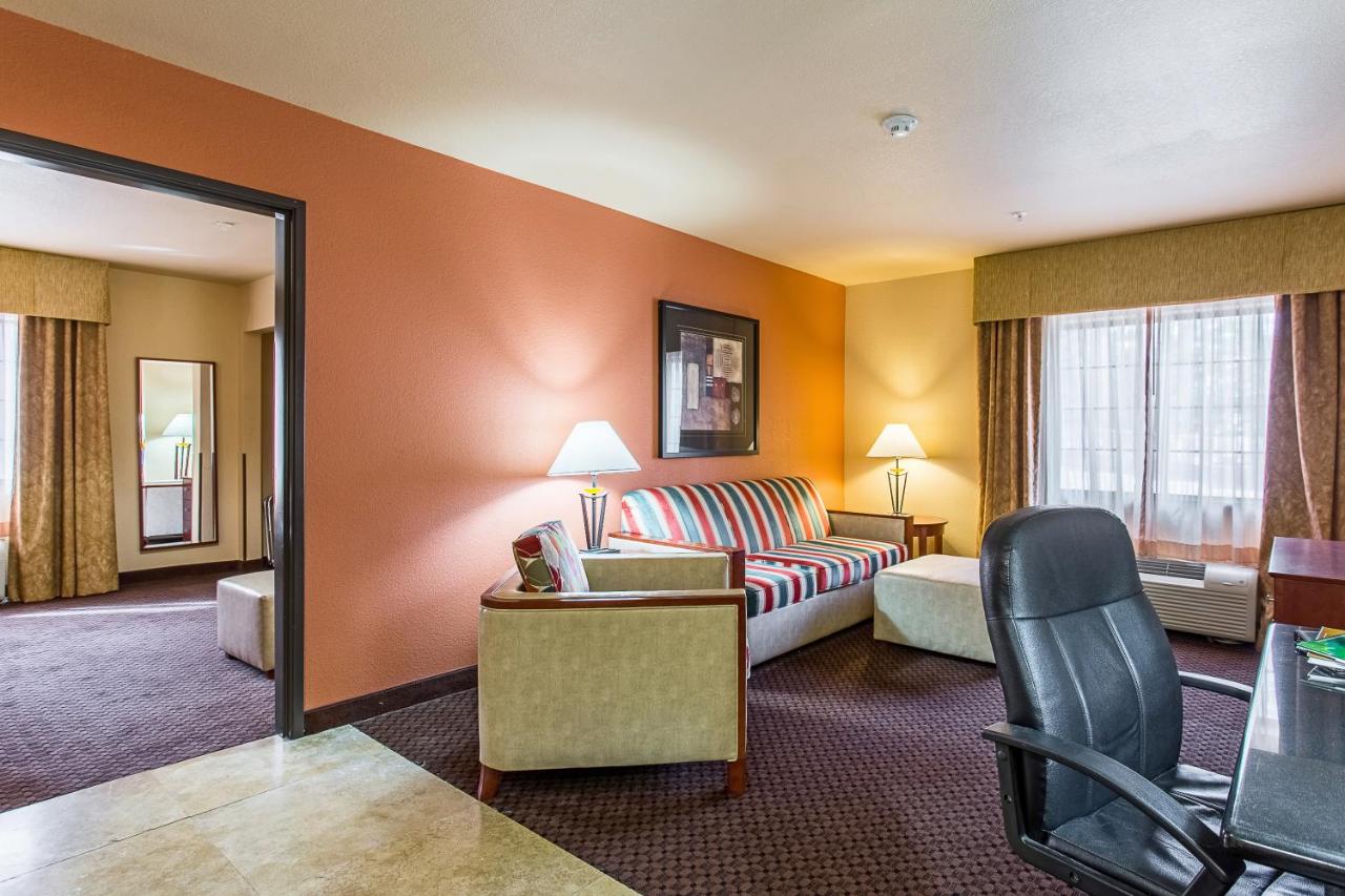 One-Bedroom Suite at Hotel Ruidoso - Midtown