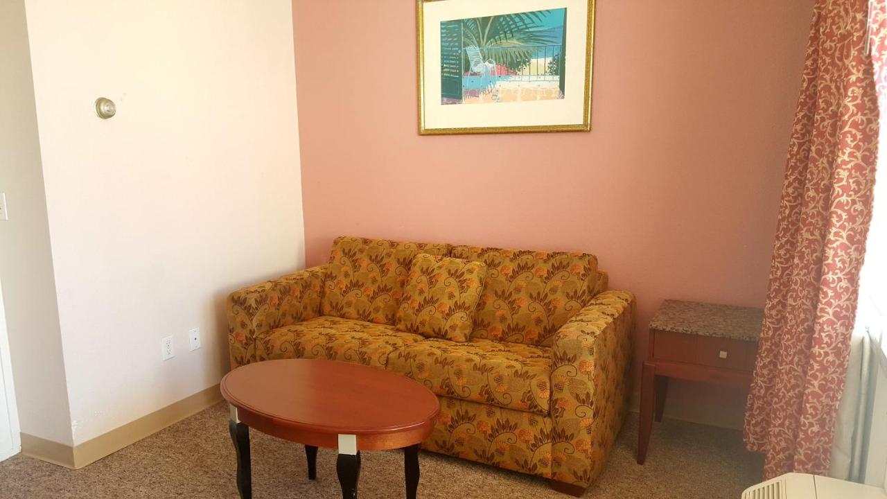 Queen Suite, 1 Queen Bed, Kitchenette, Sleeper Sofa & In-Room Safe at Seaside Inn & Suites