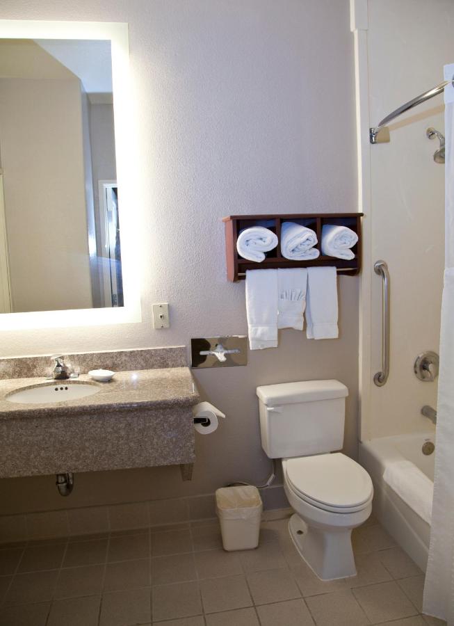 Queen Room with Bath Tub - Disability Access/Non-Smoking  at TownePlace Suites by Marriott San Pablo