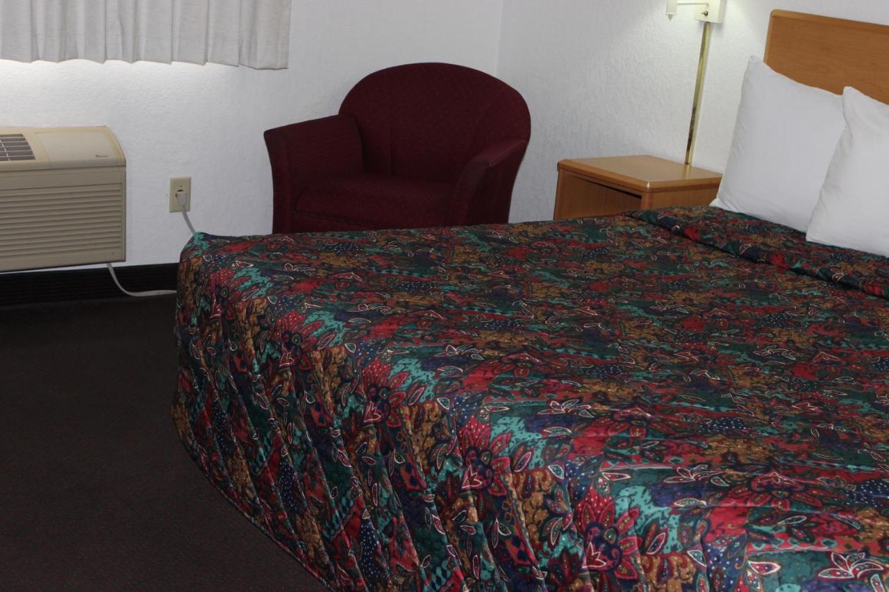King Room - Non-Smoking at StayInn - Grand Forks