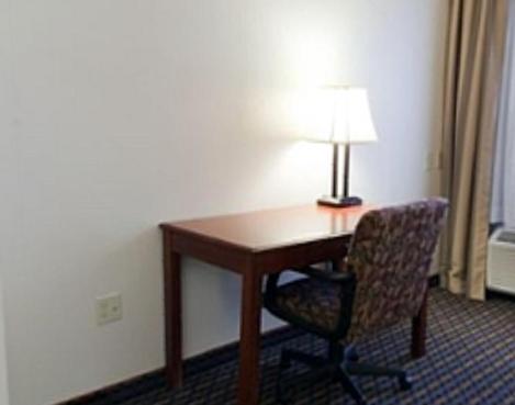 King Room with Bath Tub - Disability Access/Non-Smoking at Holiday Inn Express Hotel & Suites Laurinburg by IHG
