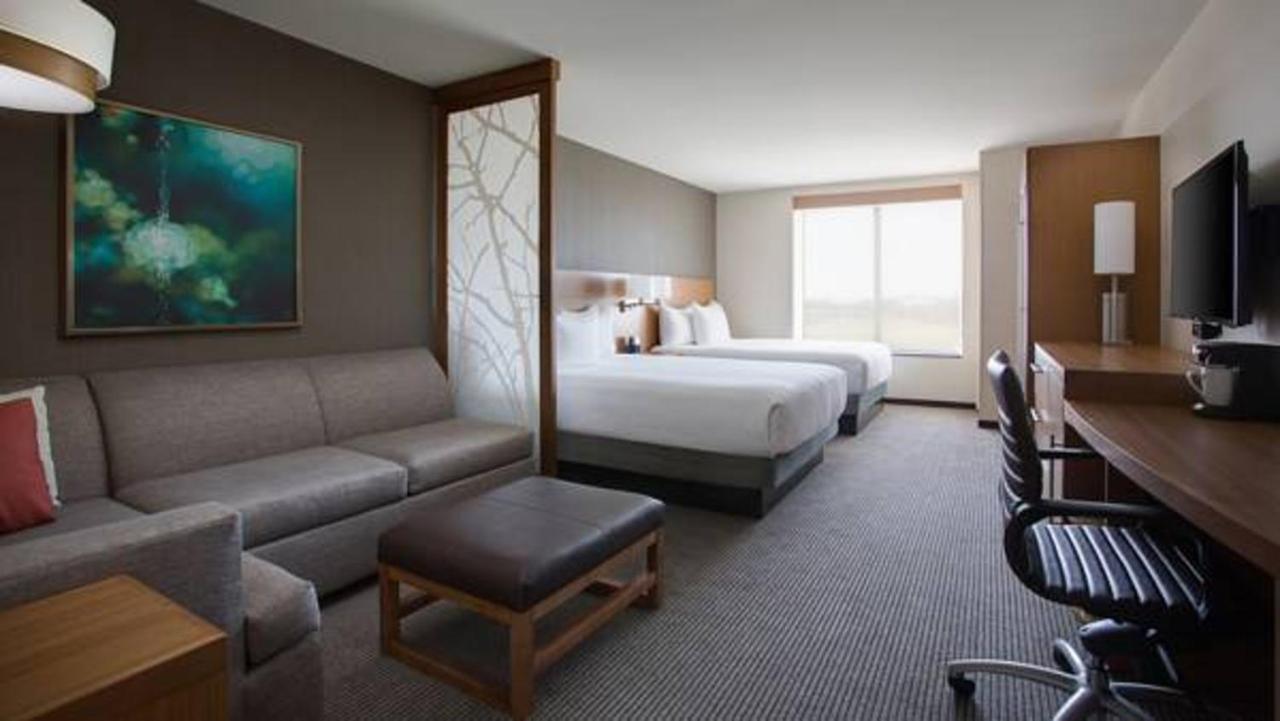 High Floor Queens, Sofabed at Hyatt Place DFW