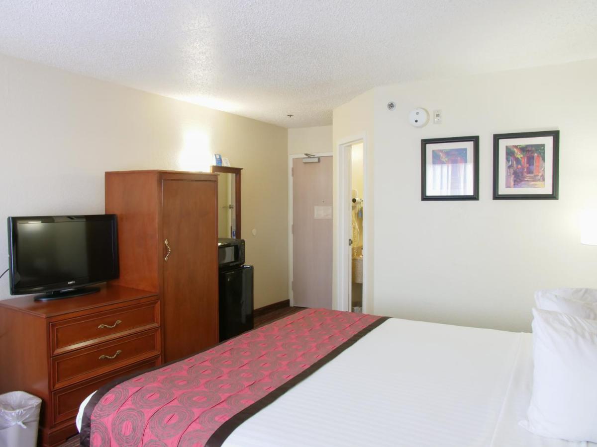 Executive King Room - Non-Smoking at Baymont by Wyndham Louisville East