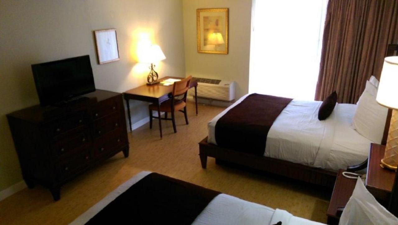 Deluxe Double Room at Vista Inn Lake Tarpon
