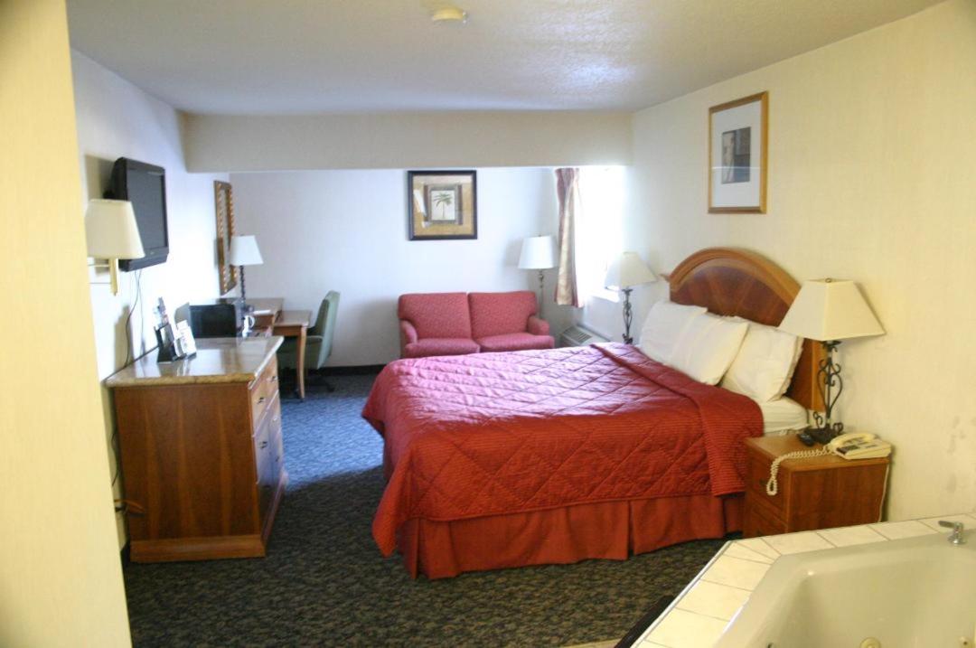  | American Inn and Suites Ionia