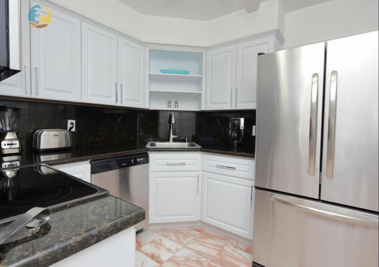 Luxury Beach Resort - HORA RENTALS