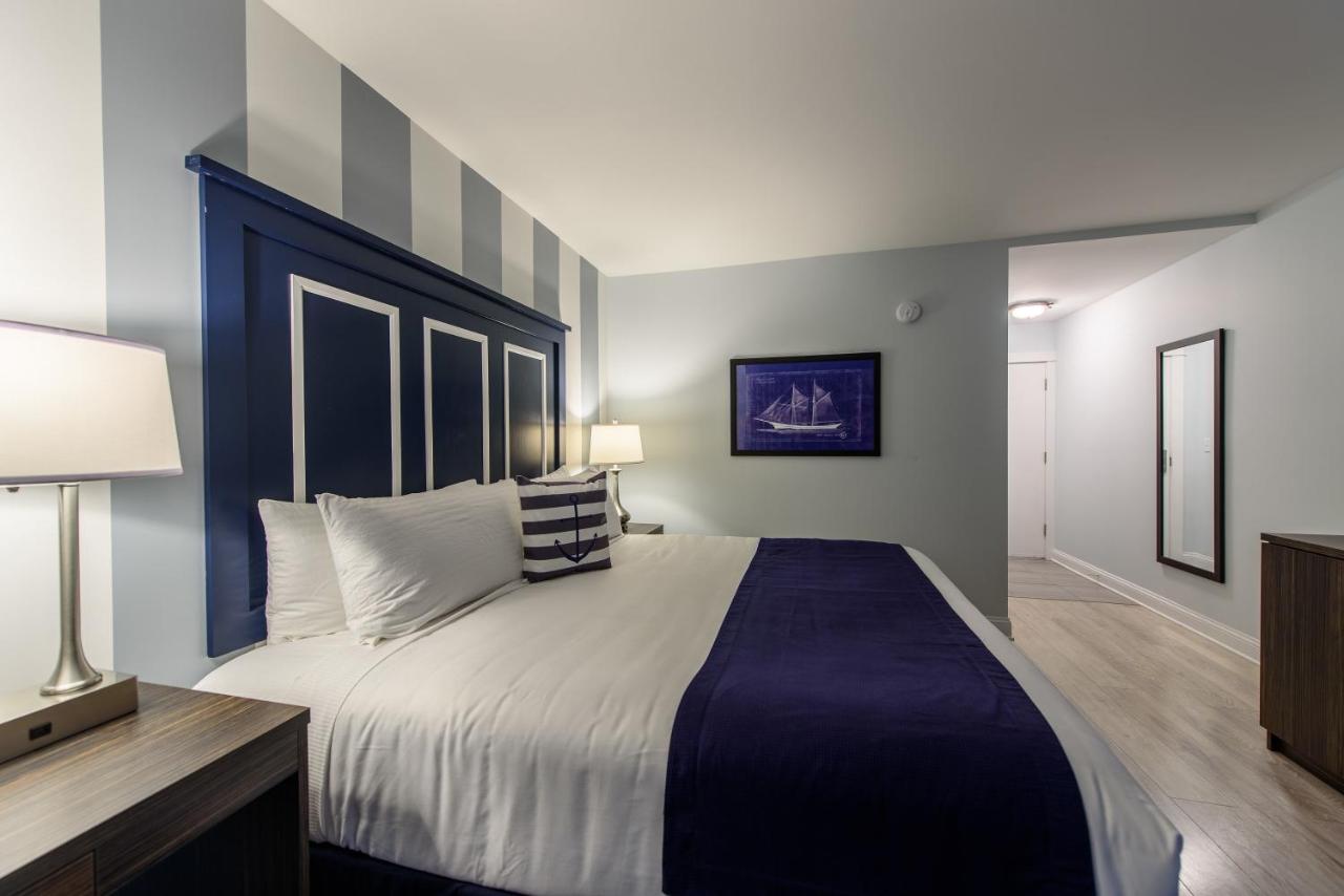 Queen Suite with Two Queen Beds & Marina View – Non-Smoking at Marker 8 Hotel & Marina