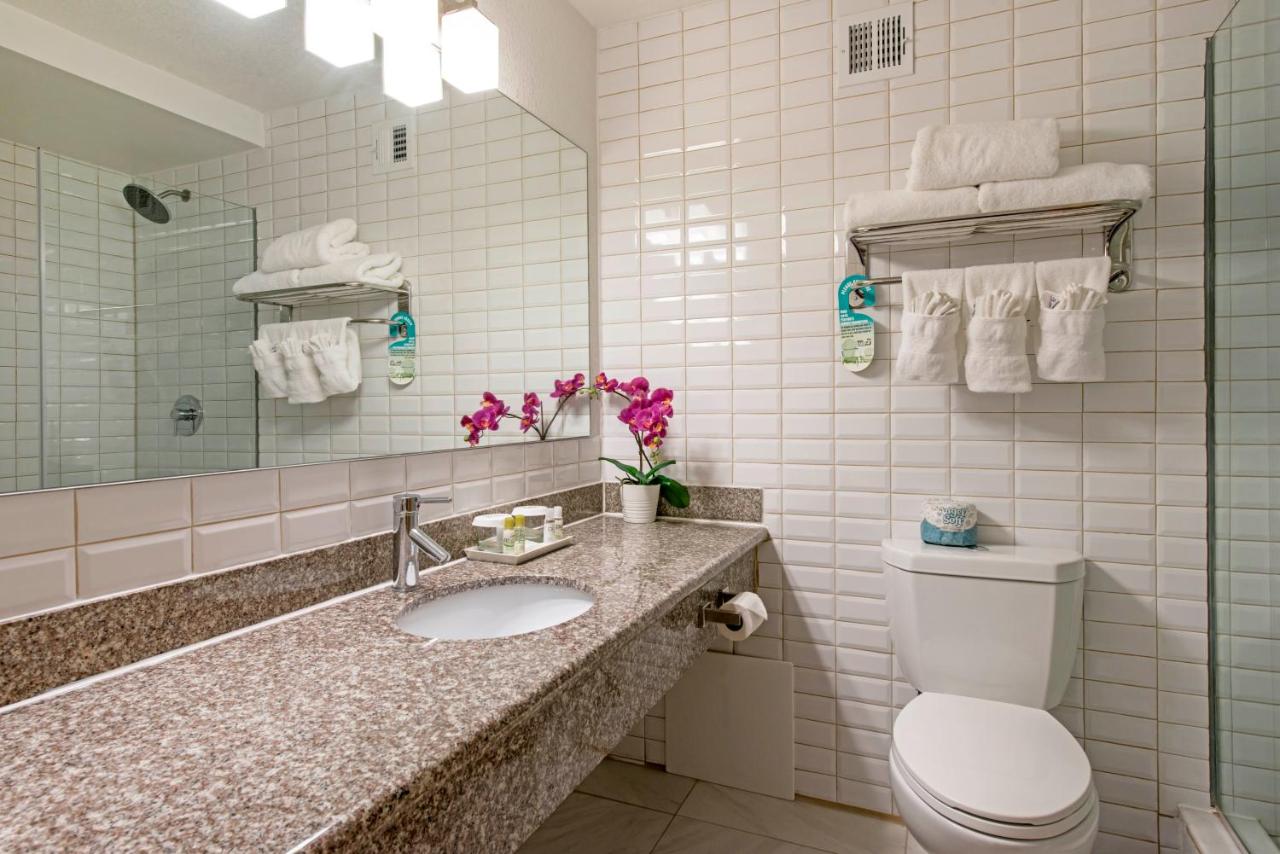 Queen Room at West Wing Hotel, an Ascend Hotel Collection Member