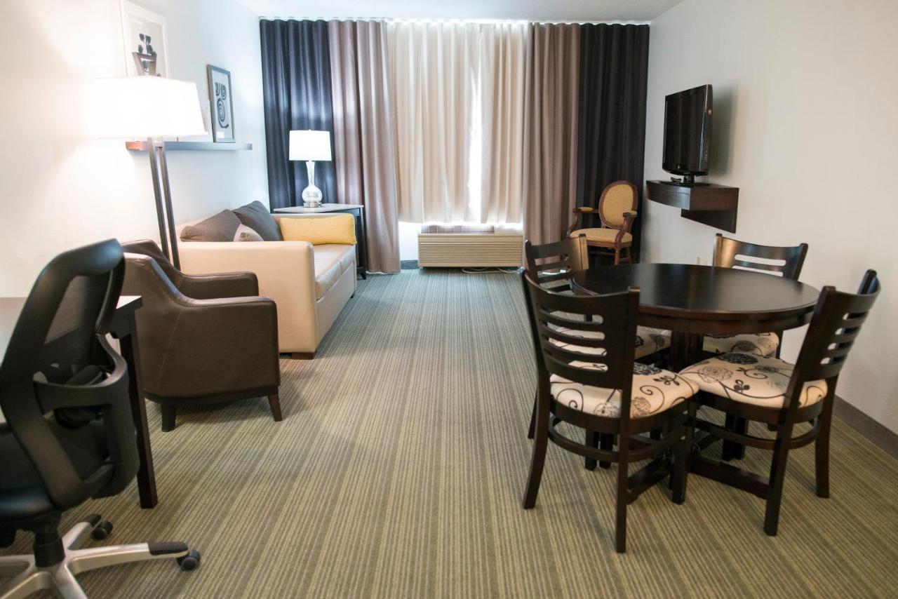 One-Bedroom Queen Suite with Sofa Bed at Country Inn & Suites by Radisson, Effingham, IL