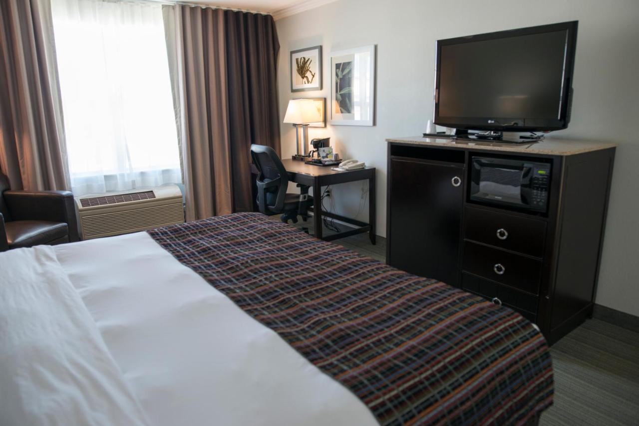 King Room - Disability Access/Non-Smoking at Country Inn & Suites by Radisson, Effingham, IL