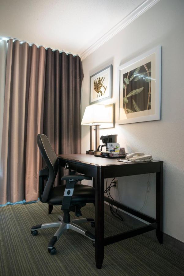 King Room - Disability Access/Non-Smoking at Country Inn & Suites by Radisson, Effingham, IL