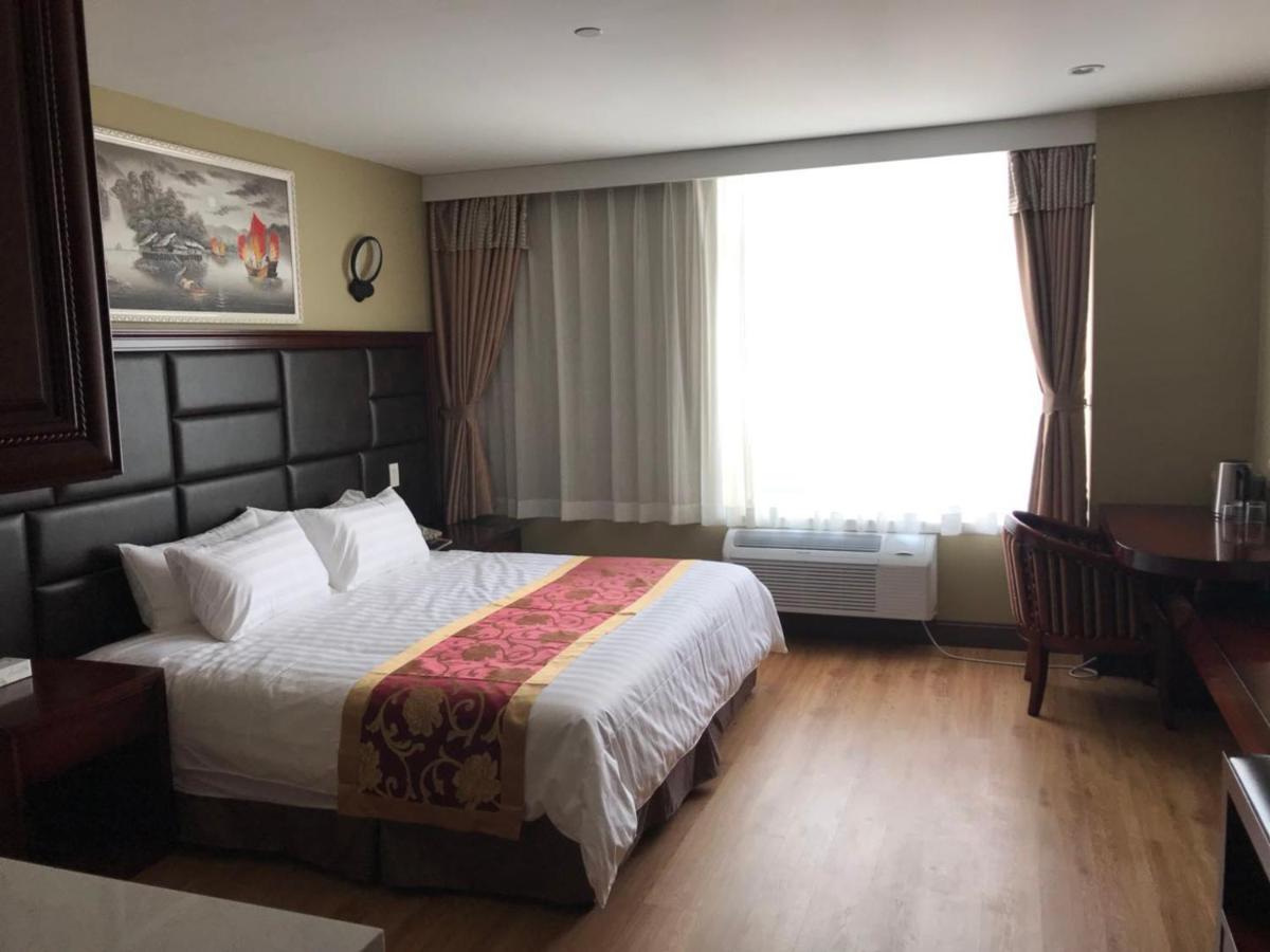 King Room at Queens Hotel