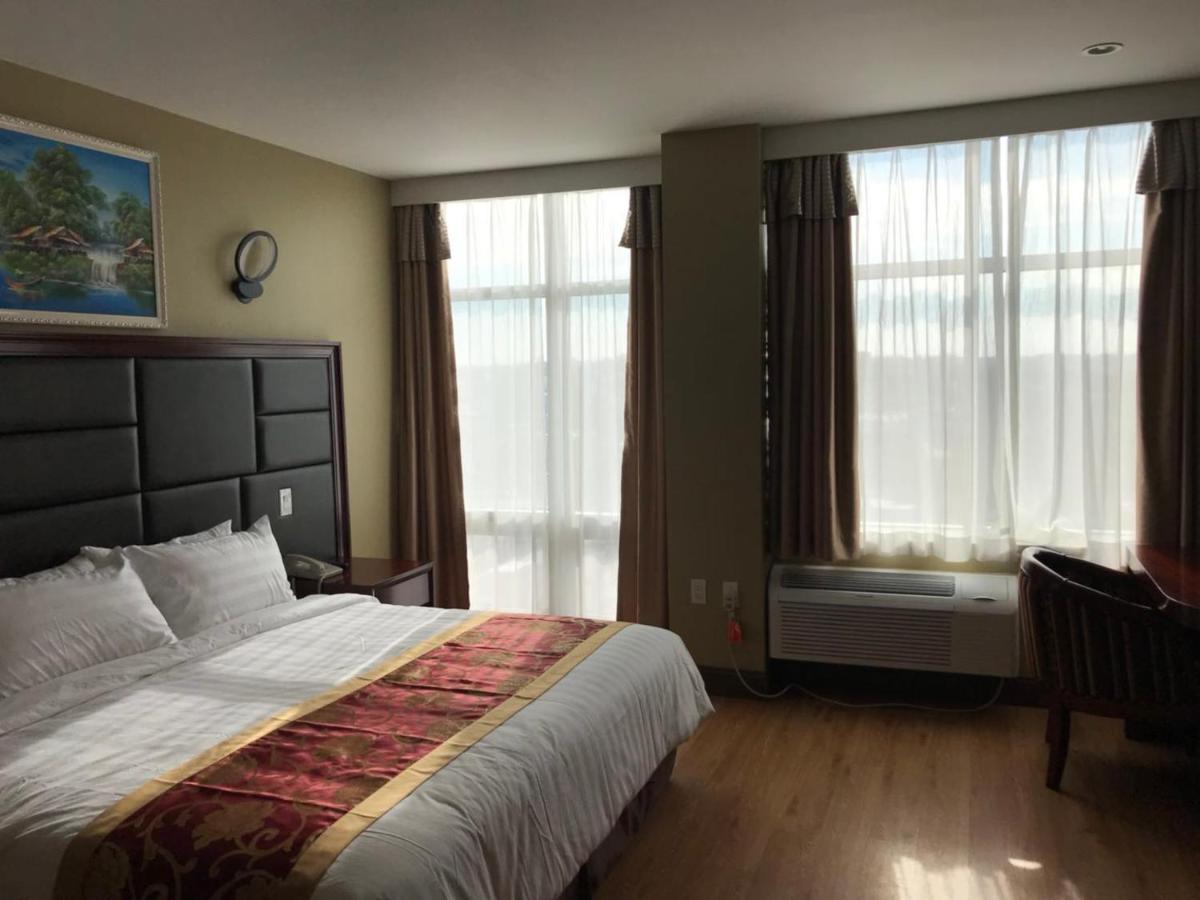 King Room at Queens Hotel