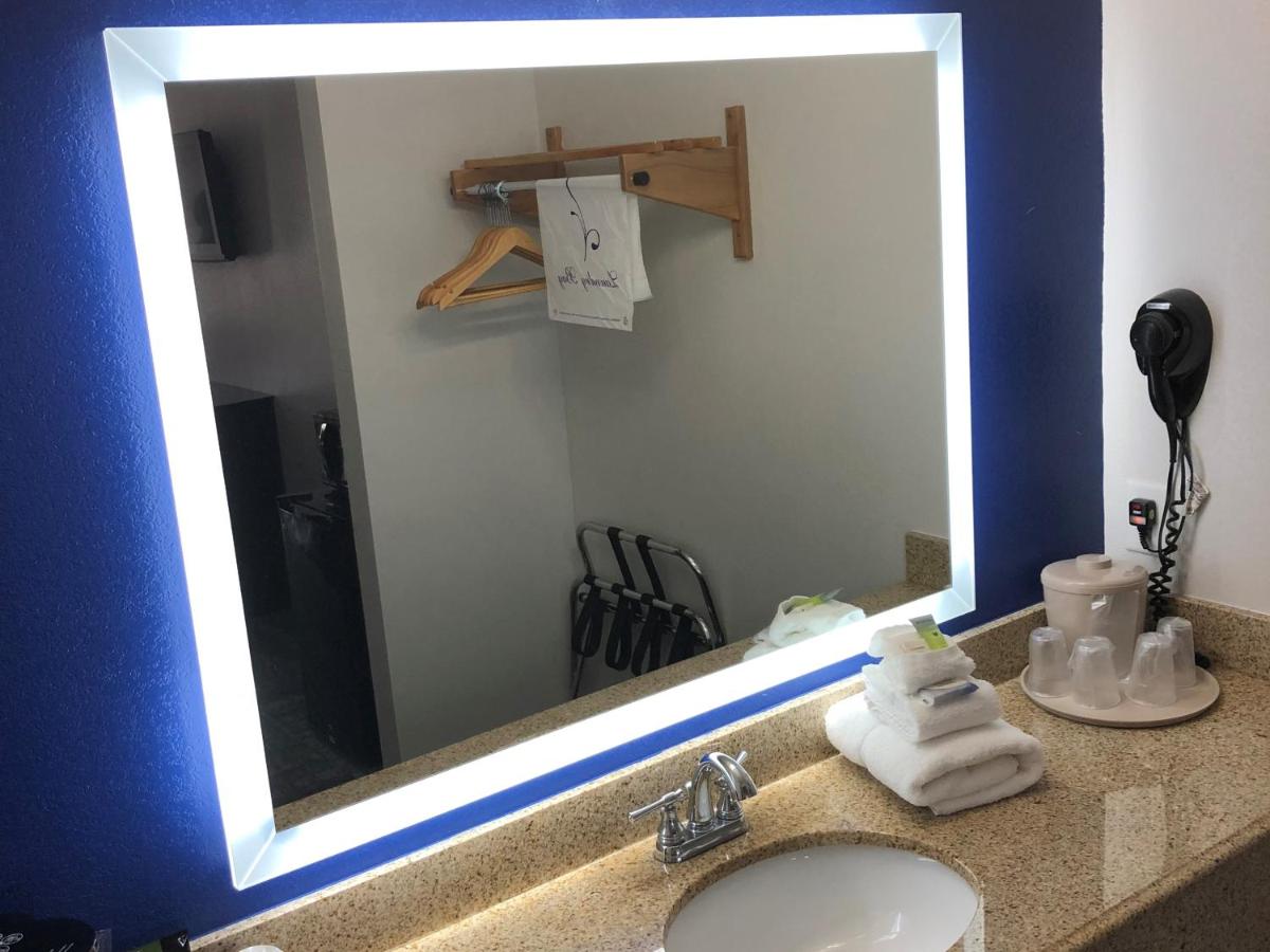 Double Suite with Sofa at Executive Inn & Suites Joaquin