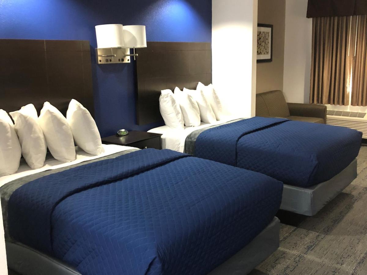 Double Suite with Sofa at Executive Inn & Suites Joaquin