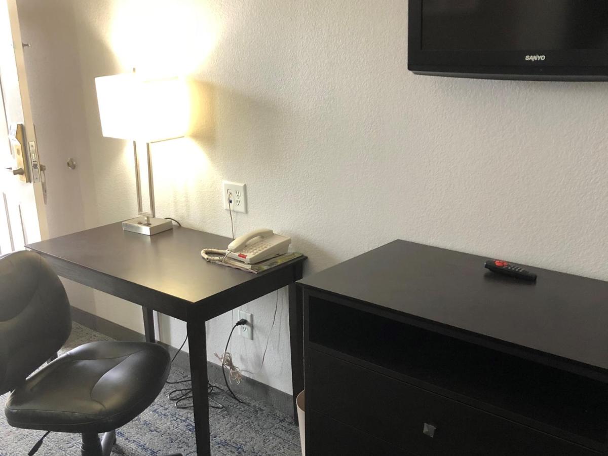 Double Suite with Sofa at Executive Inn & Suites Joaquin