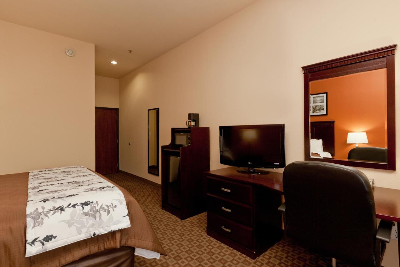 King Suite at Sleep Inn & Suites Highway 290/NW Freeway