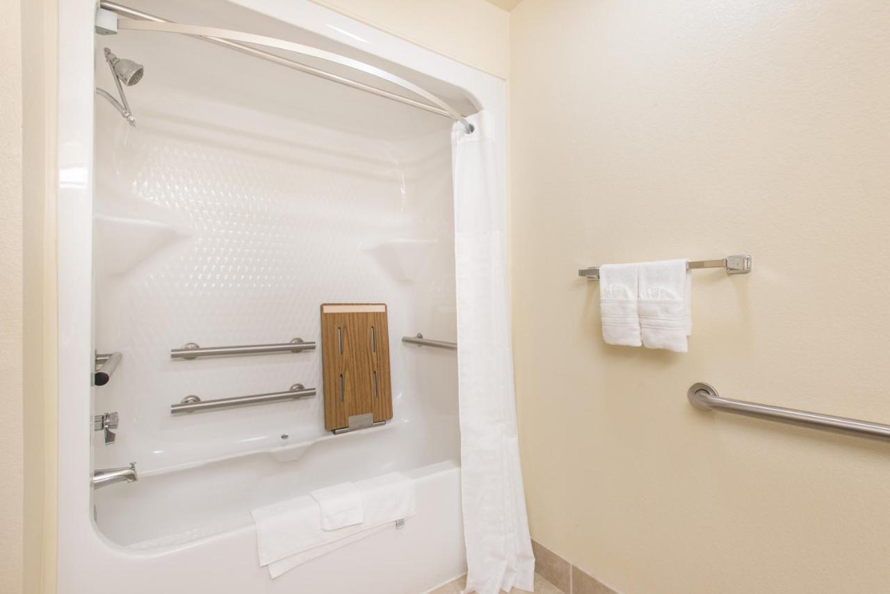 King Room - Mobility Access/Non-Smoking at Super 8 by Wyndham Claremore OK