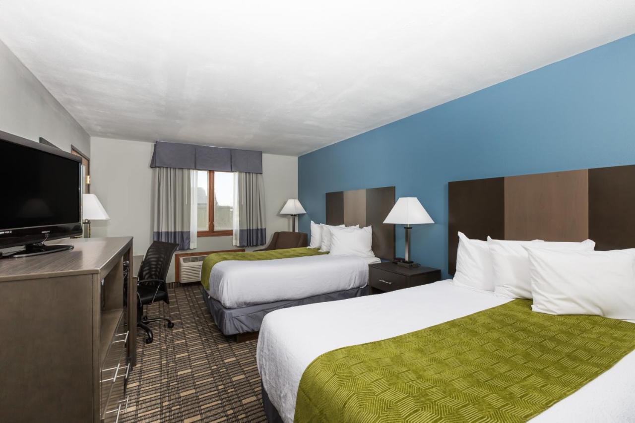 Double Room with Two Double Beds - Non-Smoking at Baymont by Wyndham Pella