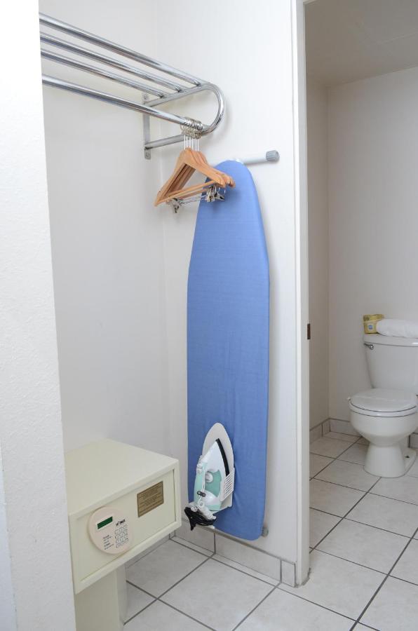 King Room - Non-Smoking at Days Inn by Wyndham Yakima