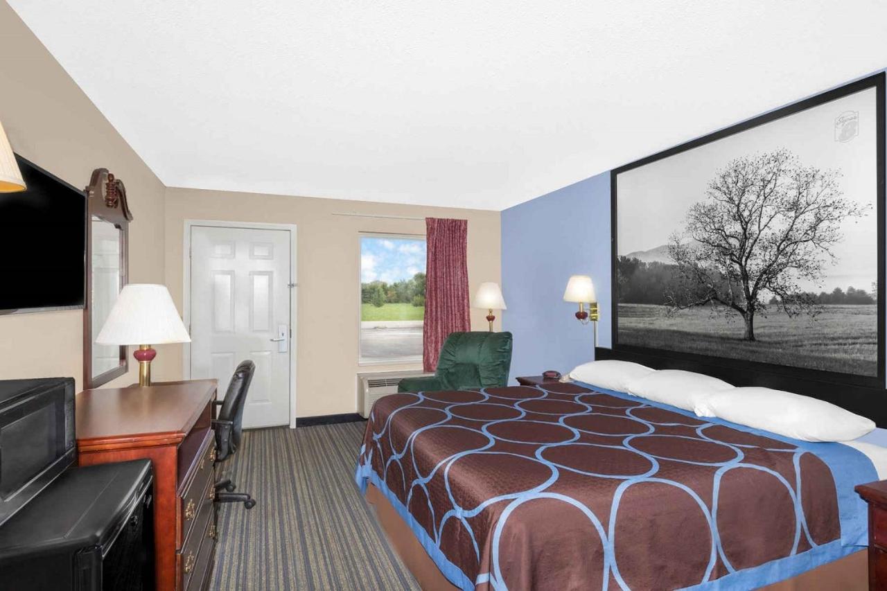 King Room - Mobility Access - Smoking at Super 8 by Wyndham Whiteville