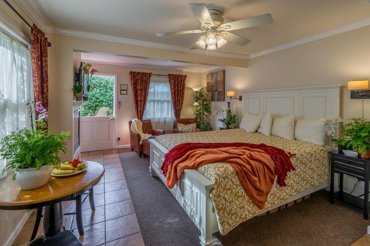 | Beach House Inn