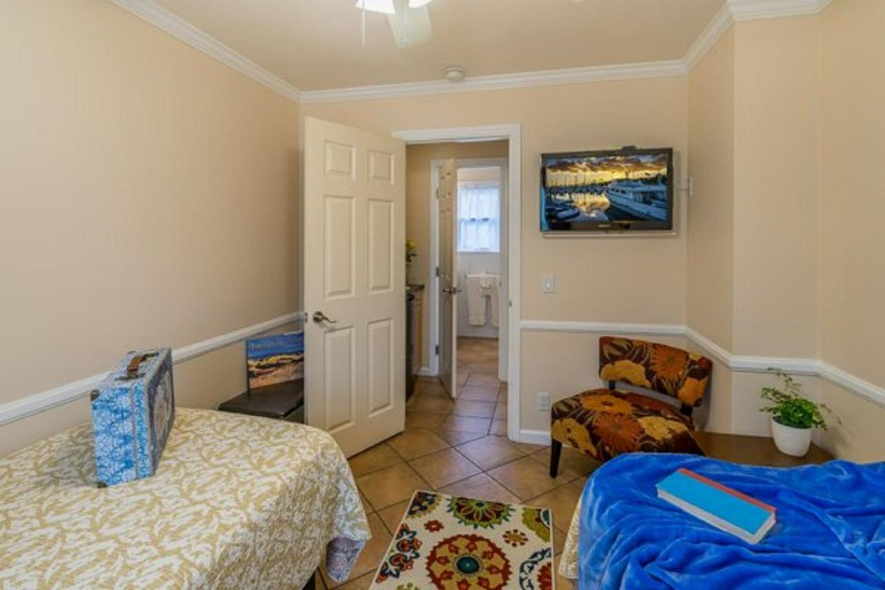 | Beach House Inn