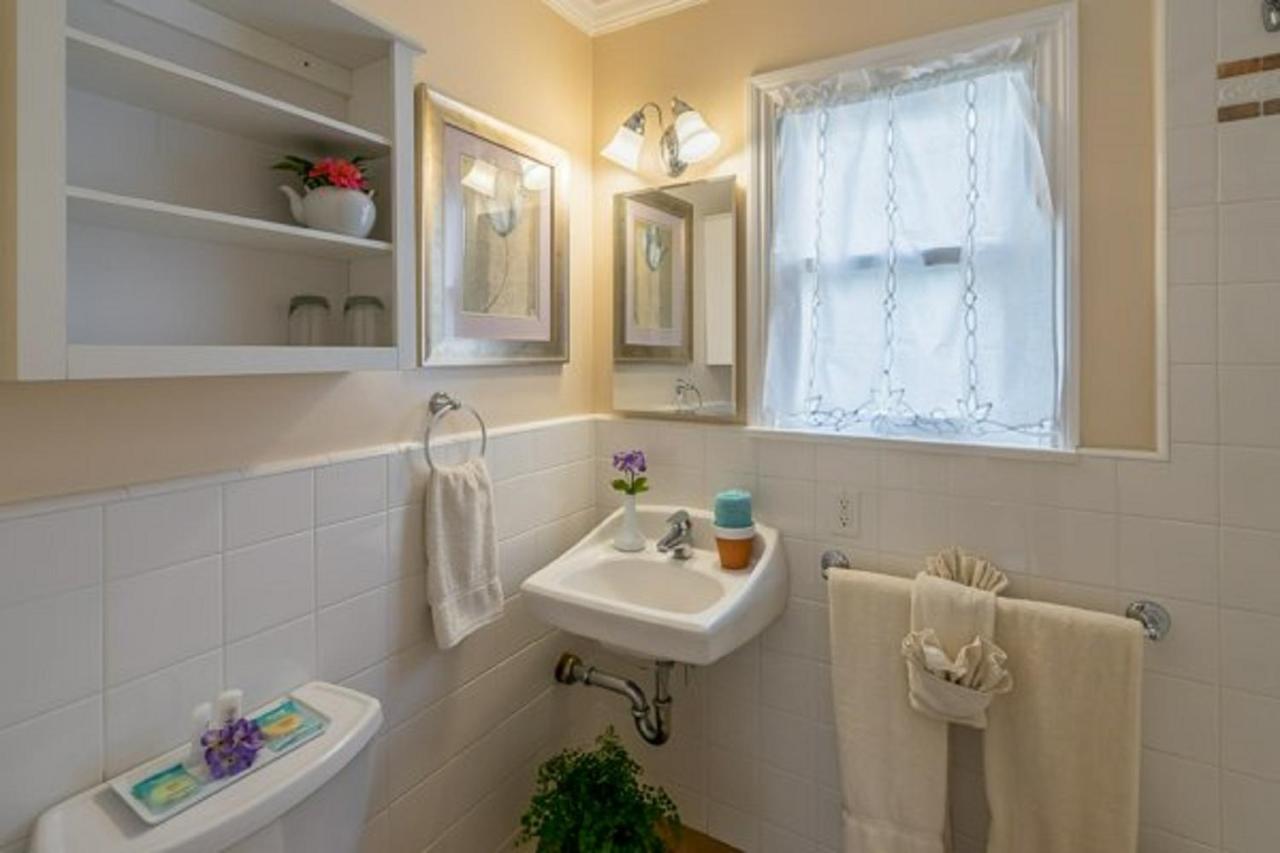 King Studio at Beach House Inn