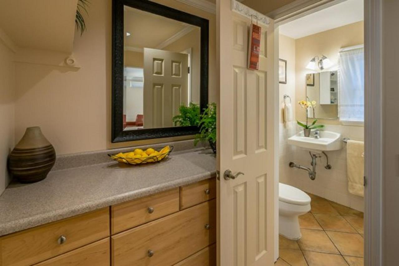 King Studio at Beach House Inn