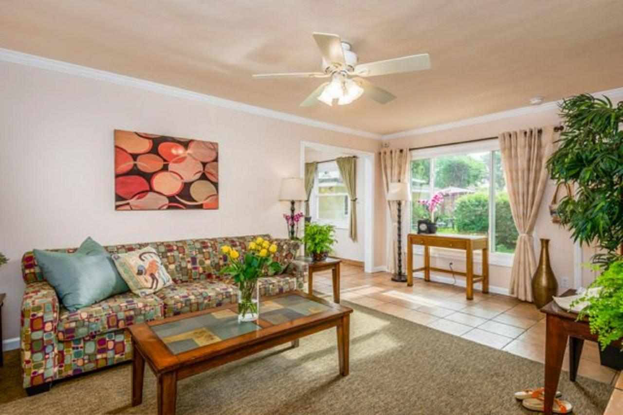 | Beach House Inn