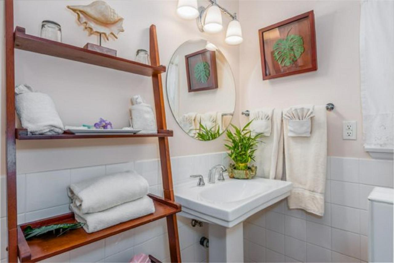Deluxe One Bedroom Suite at Beach House Inn