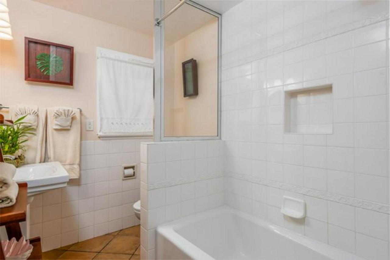 Deluxe One Bedroom Suite at Beach House Inn