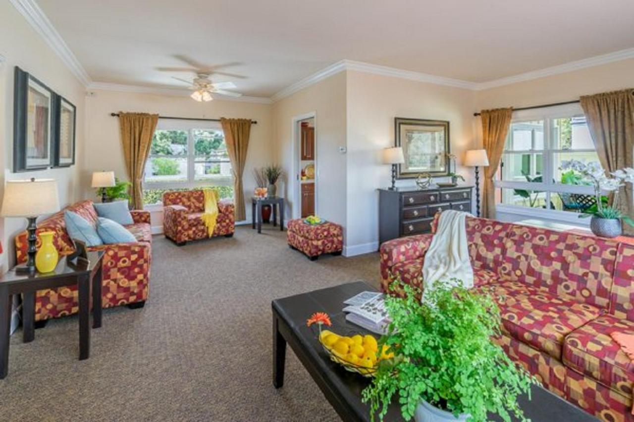 Beach House Inn