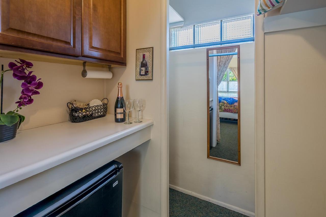 | Beach House Inn