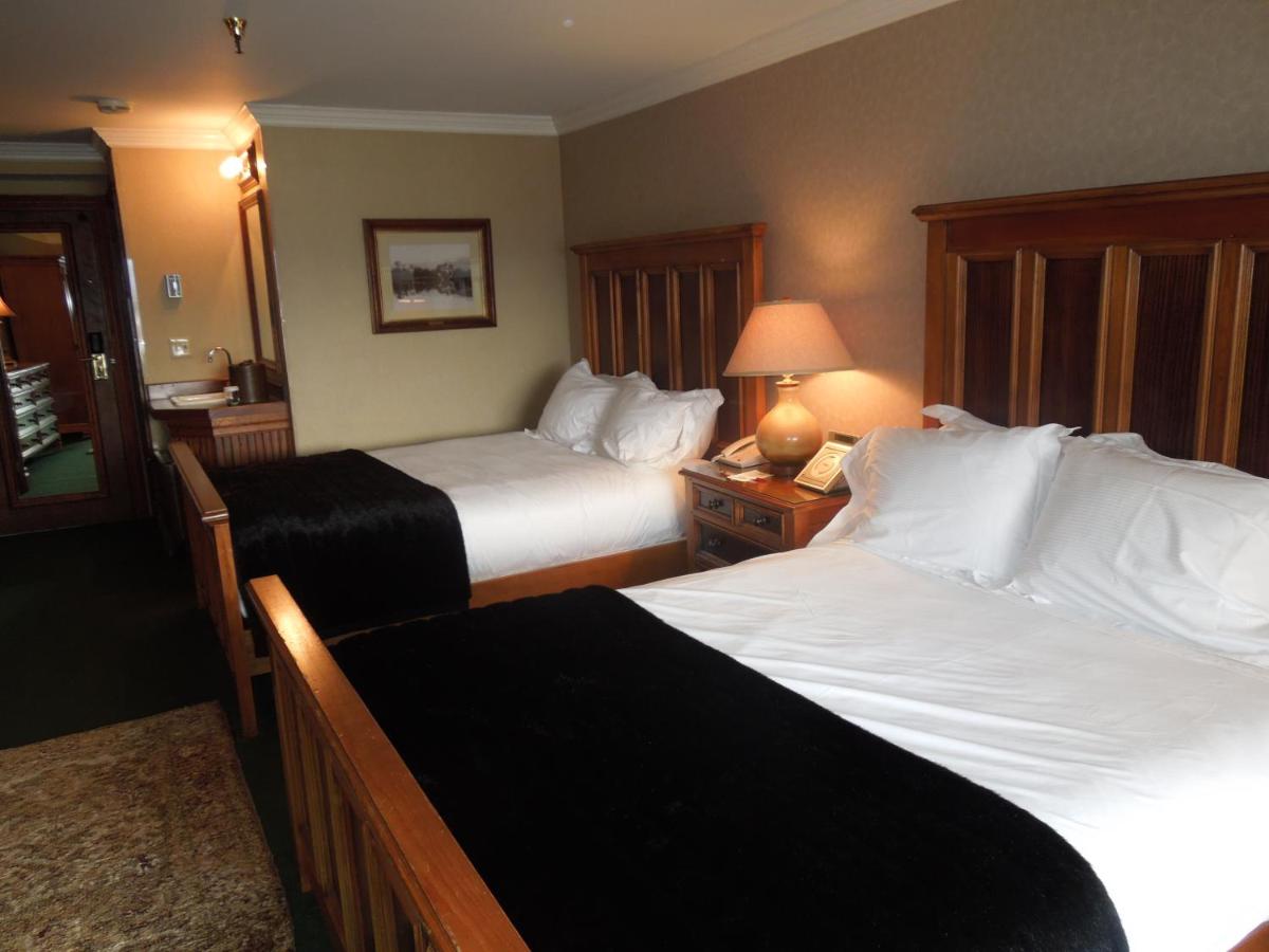 Oak Knoll- Queen Room with Two Queen Beds at Mirror Lake Inn Resort & Spa