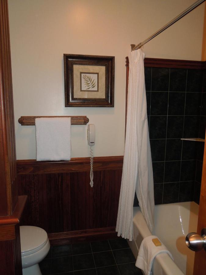 Classic Suite at Mirror Lake Inn Resort & Spa