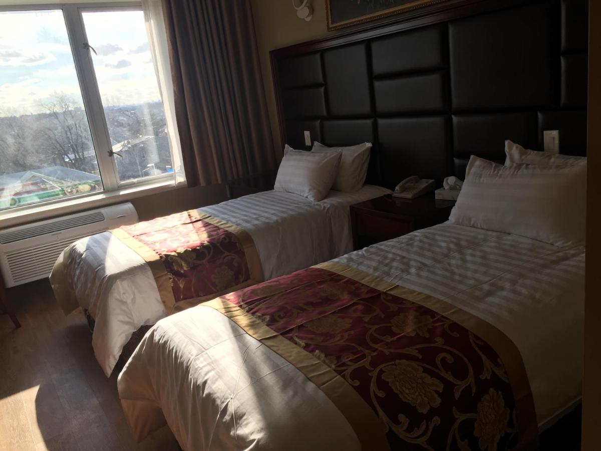 Double Room at Queens Hotel