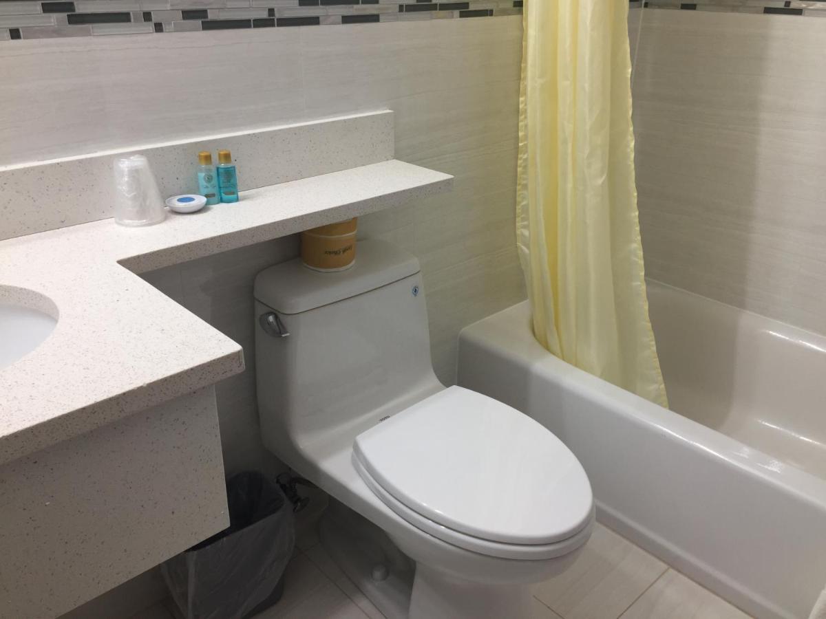 Double Room at Queens Hotel