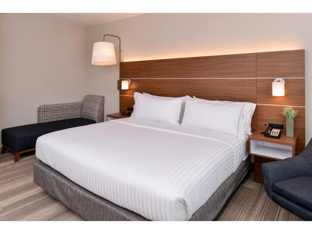 King Room - Mobility Access Tub - Non-Smoking at Holiday Inn Express & Suites West Melbourne by IHG