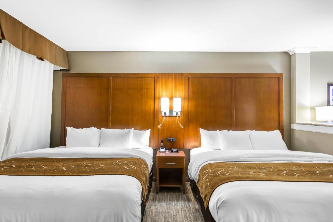 Queen Suite with Two Queen Beds at Comfort Suites University