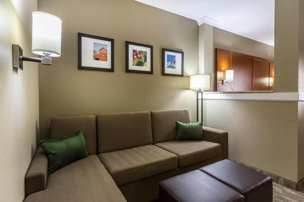 King Suite - Non-Smoking at Comfort Suites University