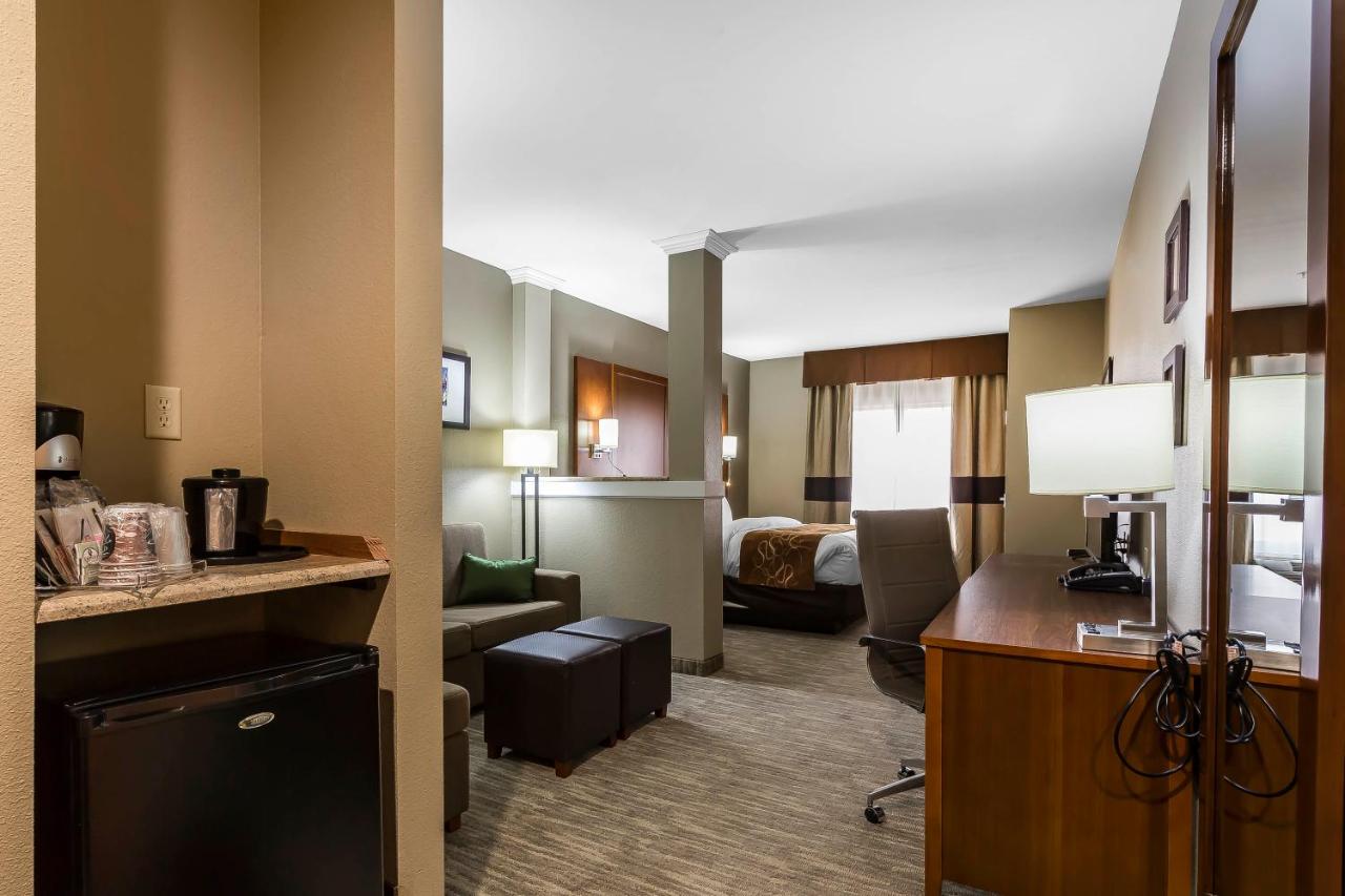 King Suite - Non-Smoking at Comfort Suites University