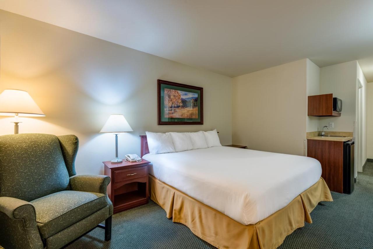 King Suite - Non-Smoking at Grand River Hotel