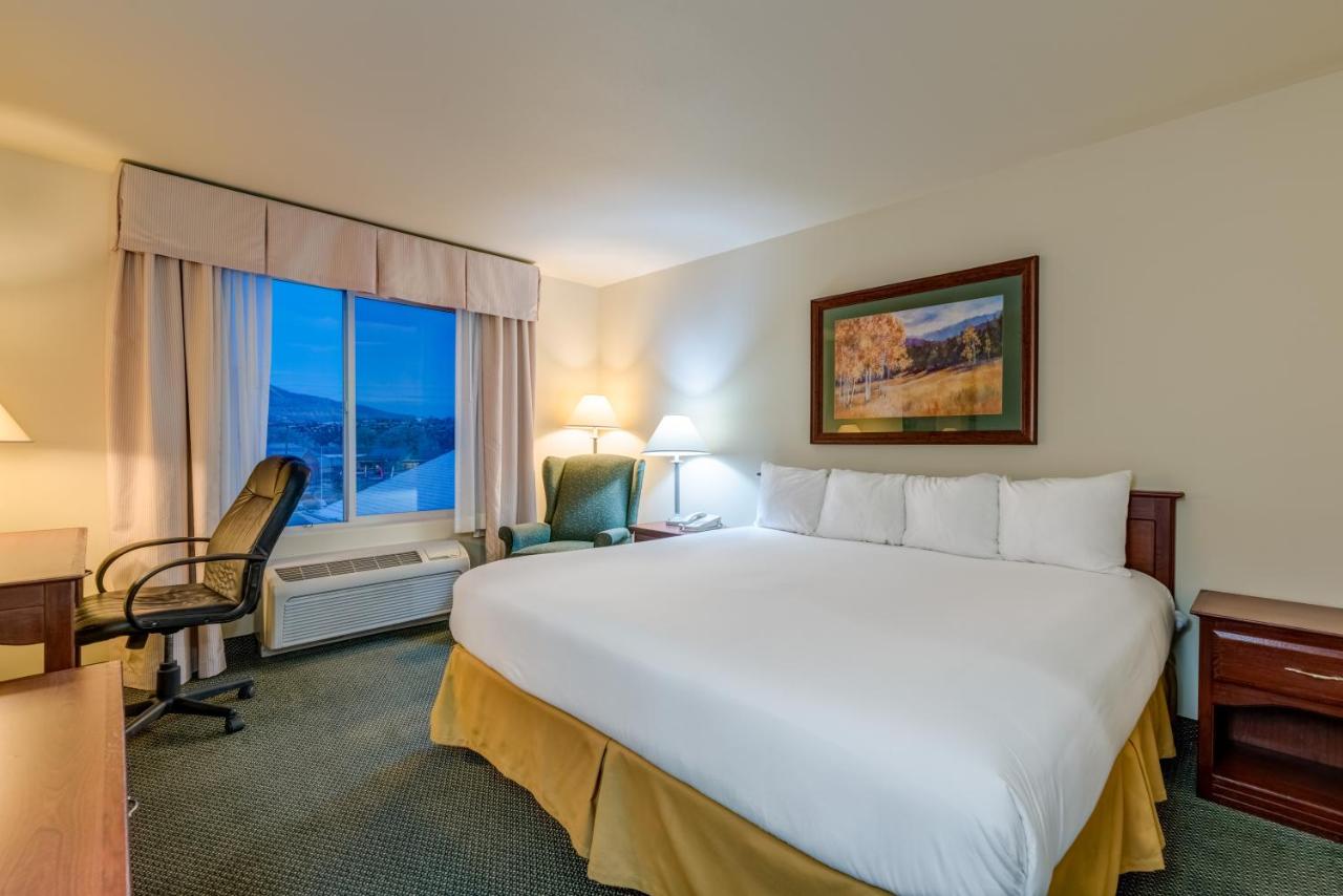 King Suite - Non-Smoking at Grand River Hotel