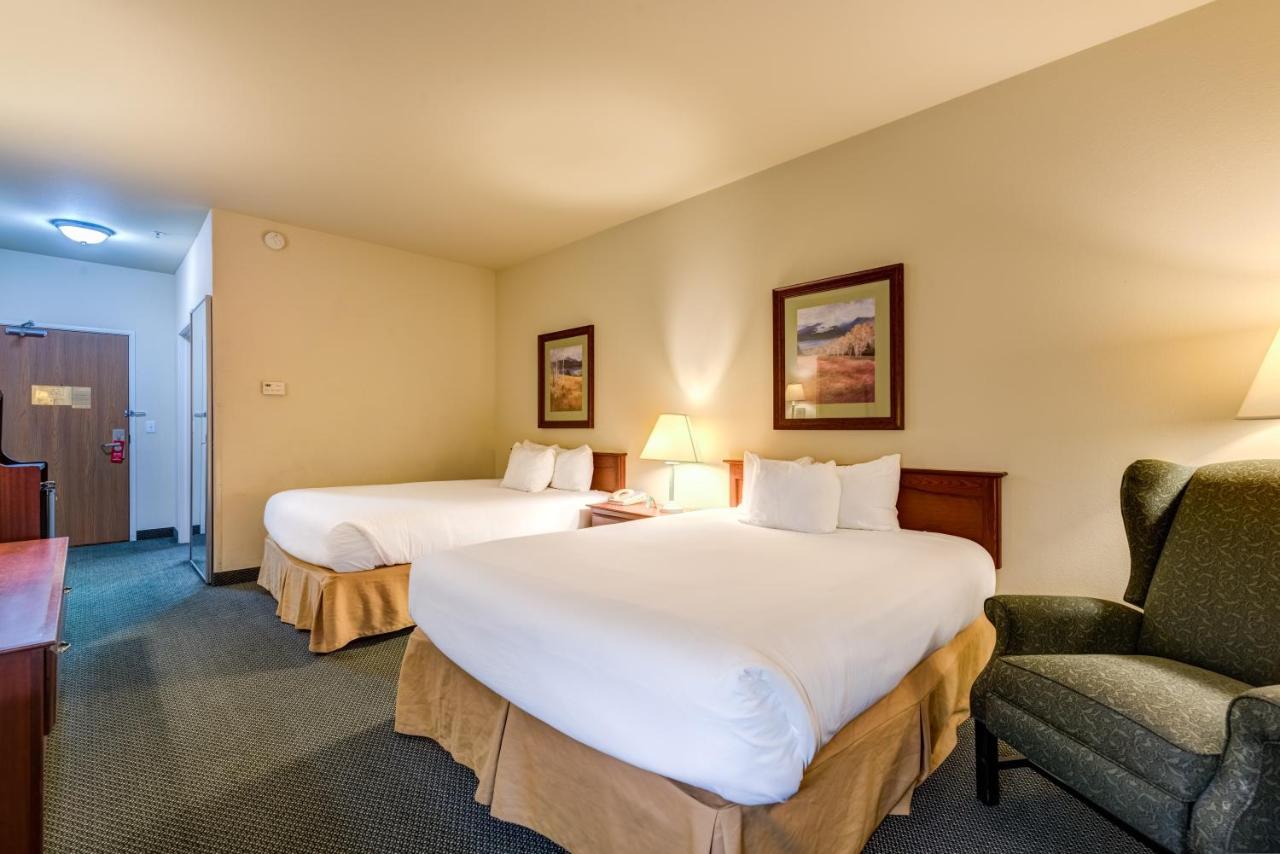 Queen Room with Two Queen Beds - Non-Smoking at Grand River Hotel