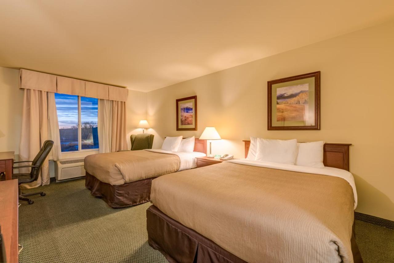 Queen Room with Two Queen Beds - Non-Smoking at Grand River Hotel