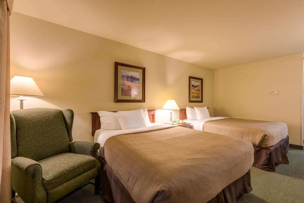 Queen Room with Two Queen Beds - Non-Smoking at Grand River Hotel